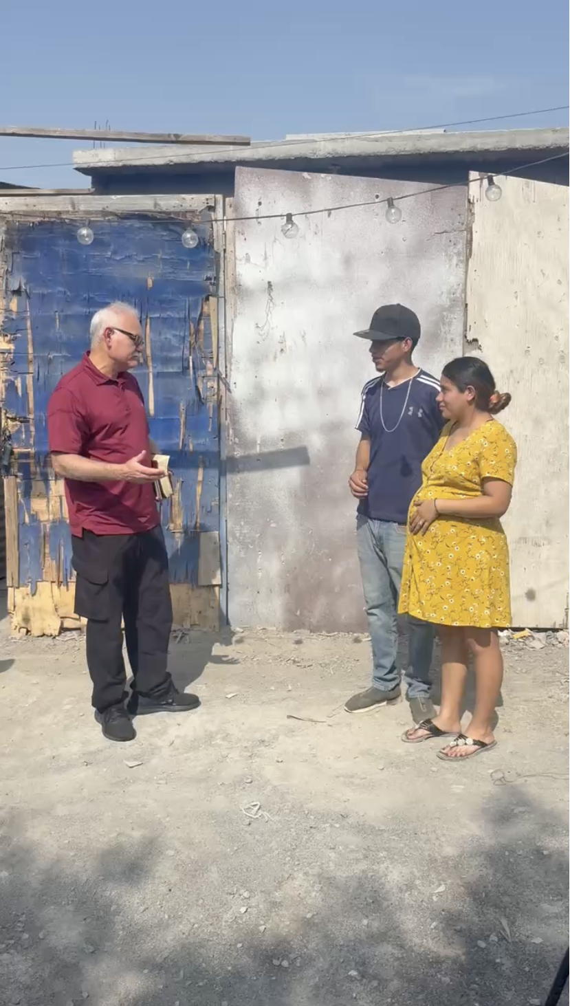 A Casa De David family receiving their new home